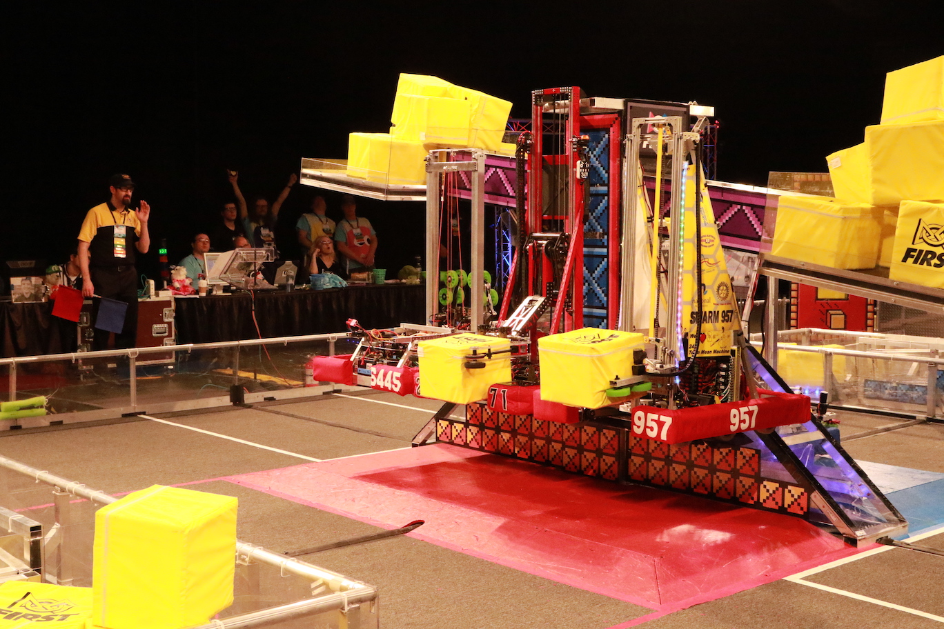Otis climbs at PNW Championships with Mean Machine